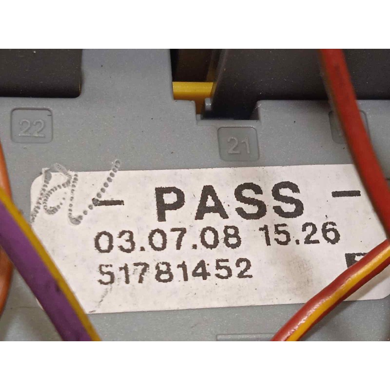 Recambio de caja reles / fusibles para fiat fiorino básico referencia OEM IAM 51781452  