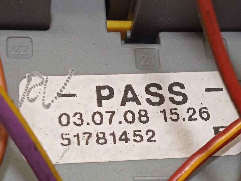 Recambio de caja reles / fusibles para fiat fiorino básico referencia OEM IAM 51781452  