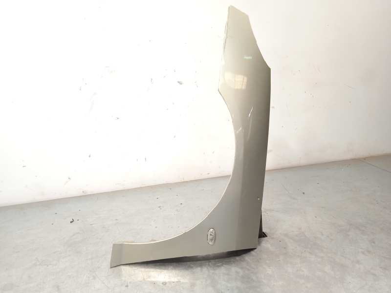 Recambio de aleta delantera izquierda para peugeot 407 st confort pack referencia OEM IAM 7840P0  