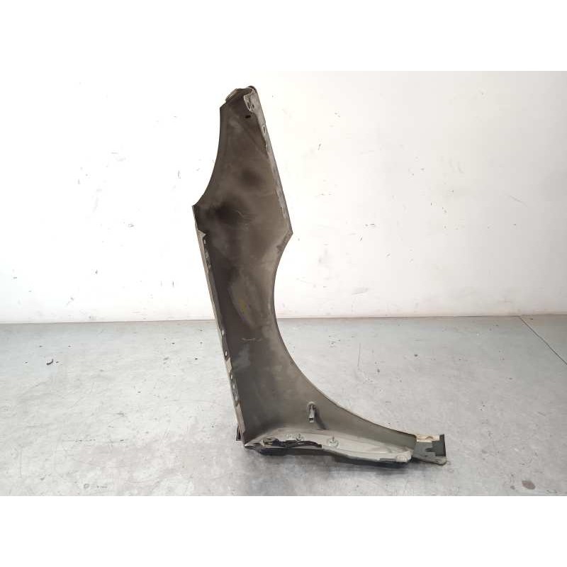 Recambio de aleta delantera izquierda para peugeot 407 st confort pack referencia OEM IAM 7840P0  