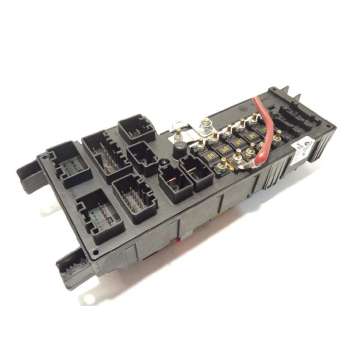 CAJA RELES / FUSIBLES 8678449 