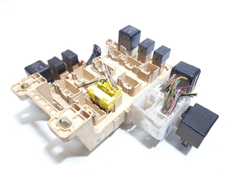 Recambio de caja reles / fusibles para lexus rx300 (mcu15) 3.0 v6 24v cat referencia OEM IAM 8273248021  8273048022