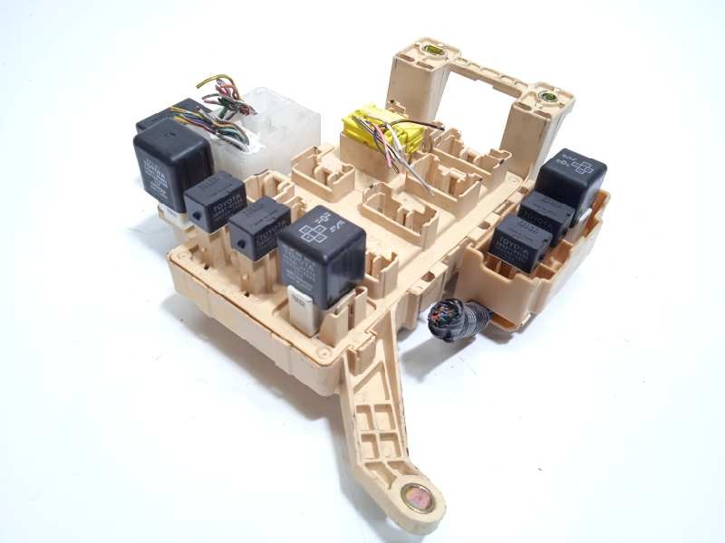 Recambio de caja reles / fusibles para lexus rx300 (mcu15) 3.0 v6 24v cat referencia OEM IAM 8273248021  8273048022