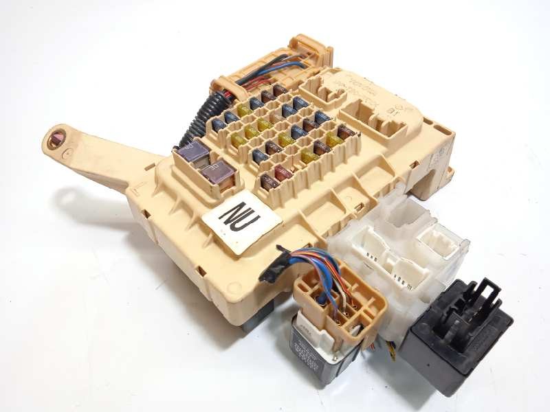 Recambio de caja reles / fusibles para lexus rx300 (mcu15) 3.0 v6 24v cat referencia OEM IAM 8273248021  8273048022