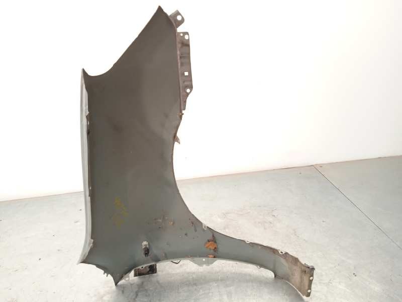 Recambio de aleta delantera izquierda para kia carens (un) 2.0 crdi referencia OEM IAM 663111D050  