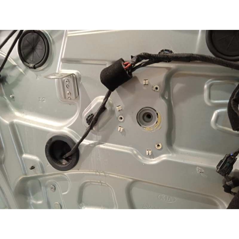 Recambio de puerta delantera izquierda para kia carens (un) 2.0 crdi referencia OEM IAM 760031D010  