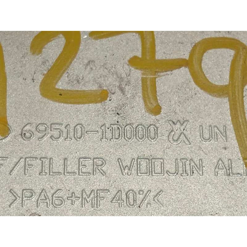 Recambio de tapa exterior combustible para kia carens (un) 2.0 crdi referencia OEM IAM 695101D000  