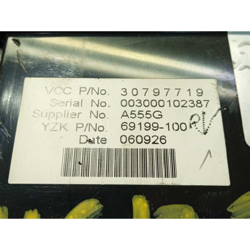 Recambio de pantalla multifuncion para volvo c30 2.0 d kinetic referencia OEM IAM 30797719  