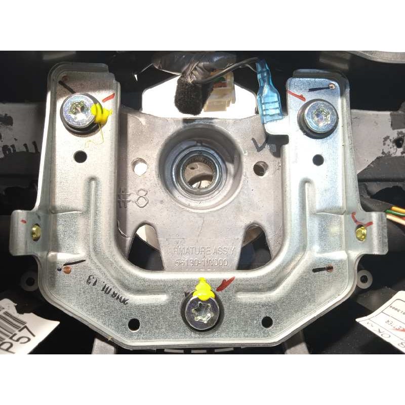 Recambio de volante para kia rio drive referencia OEM IAM 561001W572HU  1W572HU