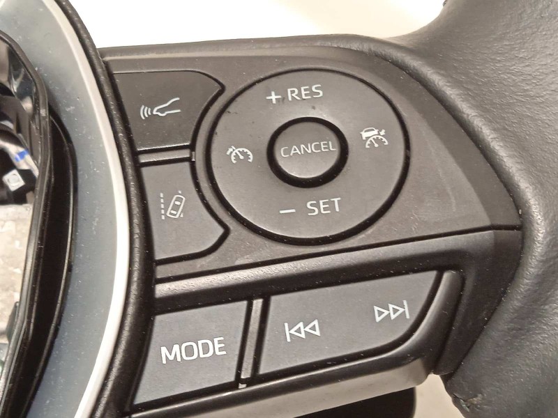 Recambio de volante para toyota corolla (e21) referencia OEM IAM 451000Z231  4510202820C1