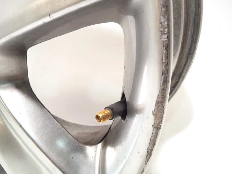 Recambio de llanta para subaru legacy berl. b13 (bl) 2.5 se referencia OEM IAM 28111AG131  