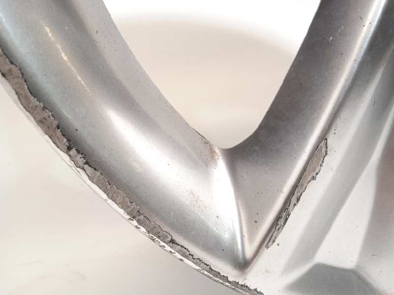 Recambio de llanta para subaru legacy berl. b13 (bl) 2.5 se referencia OEM IAM 28111AG131  