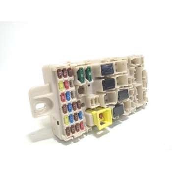 CAJA RELES / FUSIBLES 8637B738 G8C933MF2Z06 11638L03