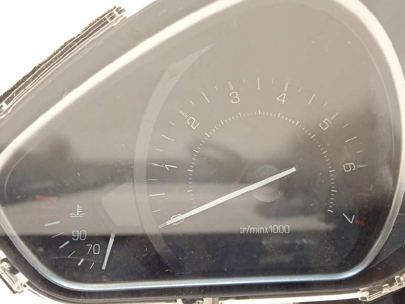 Recambio de cuadro instrumentos para peugeot 208 1.2 16v vti referencia OEM IAM 9821126480  