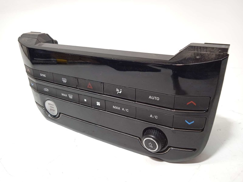Recambio de mando climatizador para jaguar xe 2.0 diesel cat referencia OEM IAM GX7318C858VF  T4N8215
