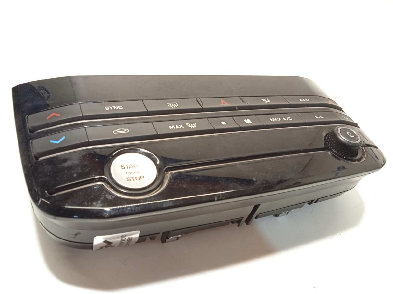 Recambio de mando climatizador para jaguar xe 2.0 diesel cat referencia OEM IAM GX7318C858VF  T4N8215