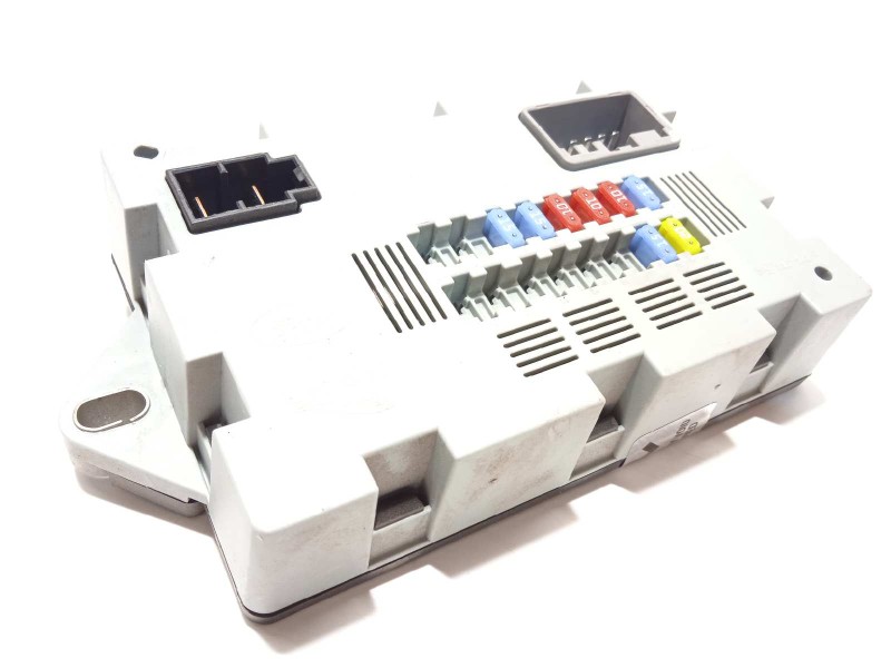 Recambio de caja reles / fusibles para jaguar xe 2.0 diesel cat referencia OEM IAM CPLA14Q073AA  C2D23644