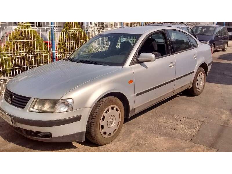 VOLKSWAGEN PASSAT BERLINA (3B2)