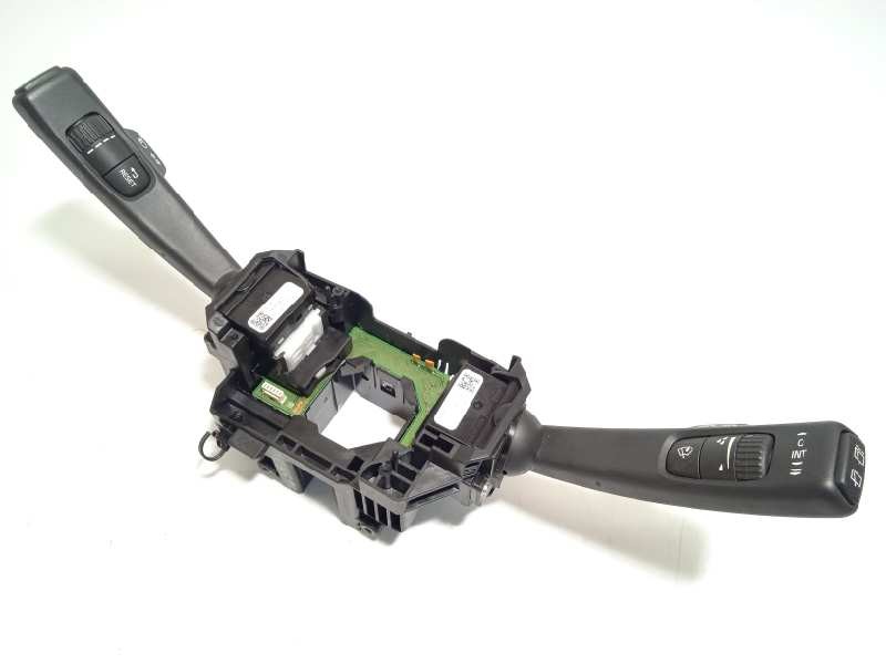 Recambio de mando intermitentes para volvo v40 cross country 2.0 diesel cat referencia OEM IAM 31481765  