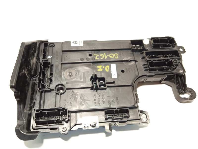Recambio de centralita confort para tesla model 3 rwd referencia OEM IAM 156745502D  