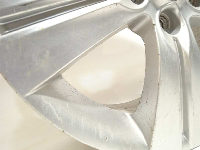 Recambio de llanta para kia sportage drive 4x2 referencia OEM IAM 529103U200  