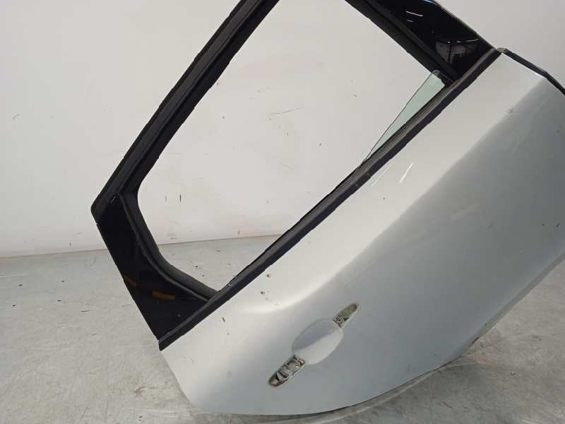 Recambio de puerta trasera derecha para volvo v40 cross country 2.0 diesel cat referencia OEM IAM 31662587  