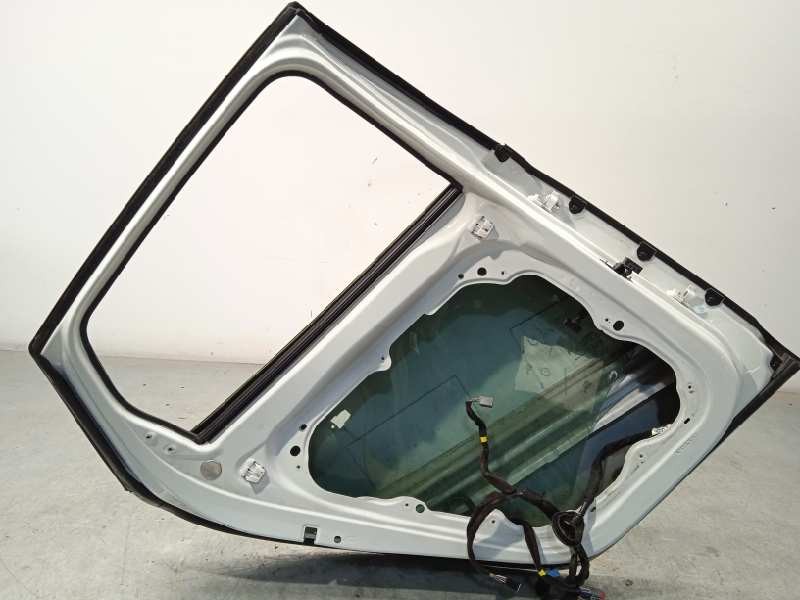 Recambio de puerta trasera izquierda para volvo v40 cross country 2.0 diesel cat referencia OEM IAM 31662586  
