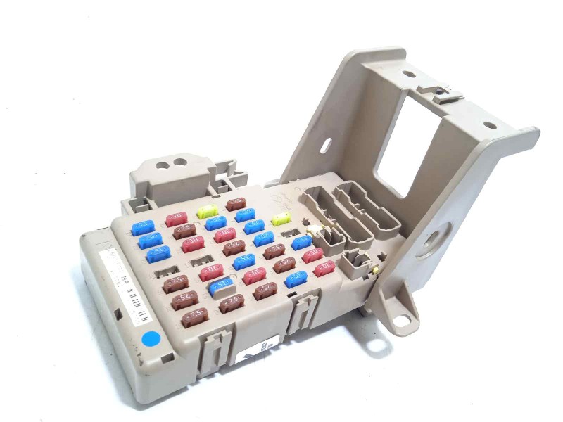 CAJA RELES / FUSIBLES 82201FJ110 