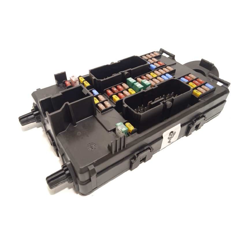Recambio de caja reles / fusibles para volvo v90 cross country 2.0 diesel cat referencia OEM IAM 32209198  31682732
