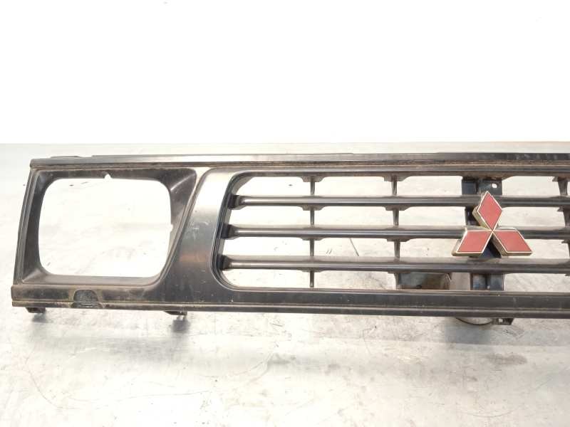 Recambio de rejilla delantera para mitsubishi l 200 (k34t) 2.5 turbodiesel referencia OEM IAM MR178740  