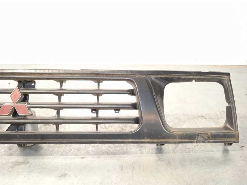 Recambio de rejilla delantera para mitsubishi l 200 (k34t) 2.5 turbodiesel referencia OEM IAM MR178740  