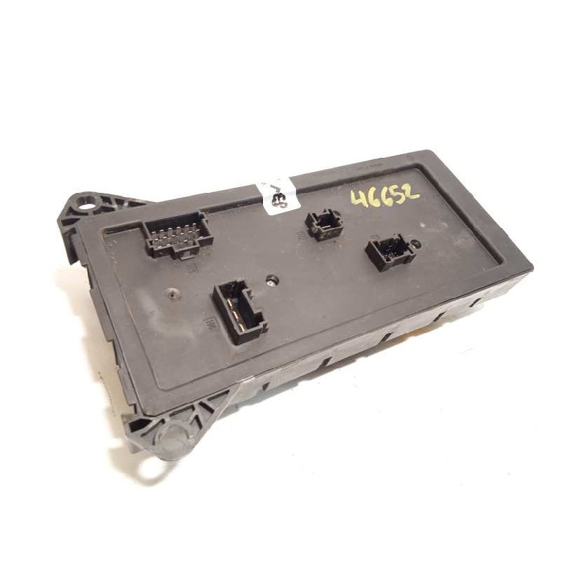 Recambio de caja reles / fusibles para volkswagen crafter combi (2e) combi 30 referencia OEM IAM 9065450201  HVW9065450201