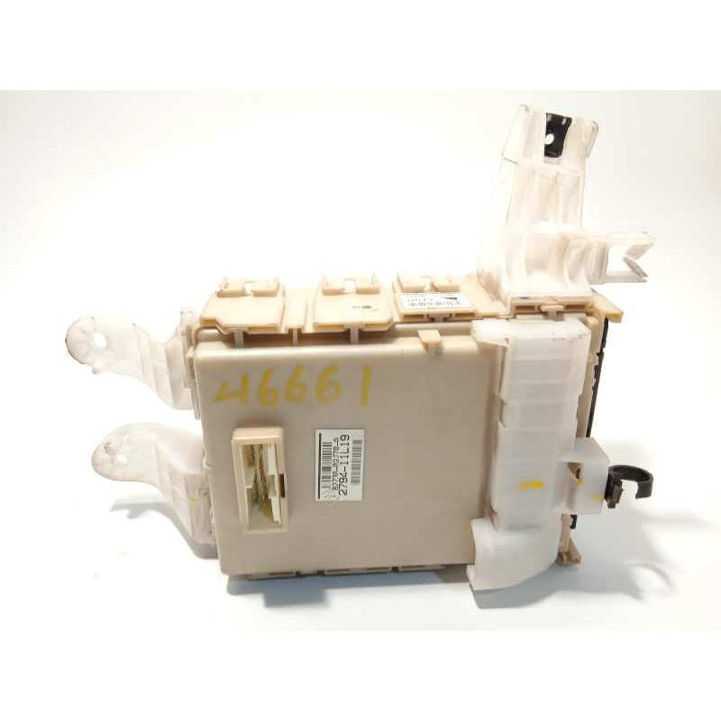 Recambio de caja reles / fusibles para toyota auris active referencia OEM IAM 8273002J70A  