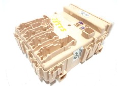 Recambio de caja reles / fusibles para toyota auris hybrid feel! edition referencia OEM IAM 8273012X81  