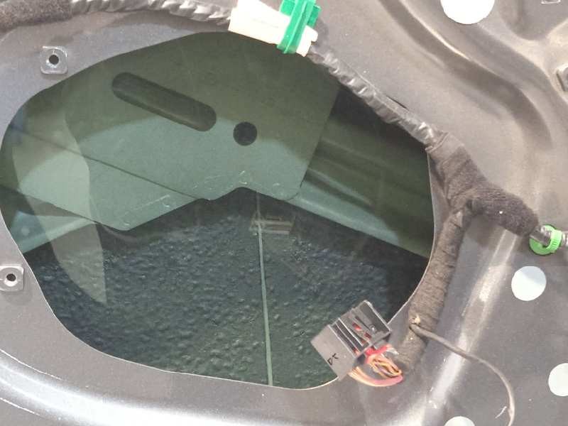 Recambio de puerta delantera derecha para volkswagen jetta (1k2) 1.9 tdi referencia OEM IAM 1K5831302S  