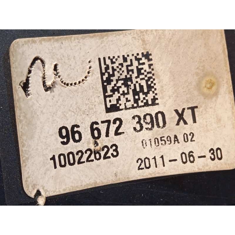 Recambio de mando multifuncion para peugeot 3008 hybrid4 referencia OEM IAM 96672390XT  