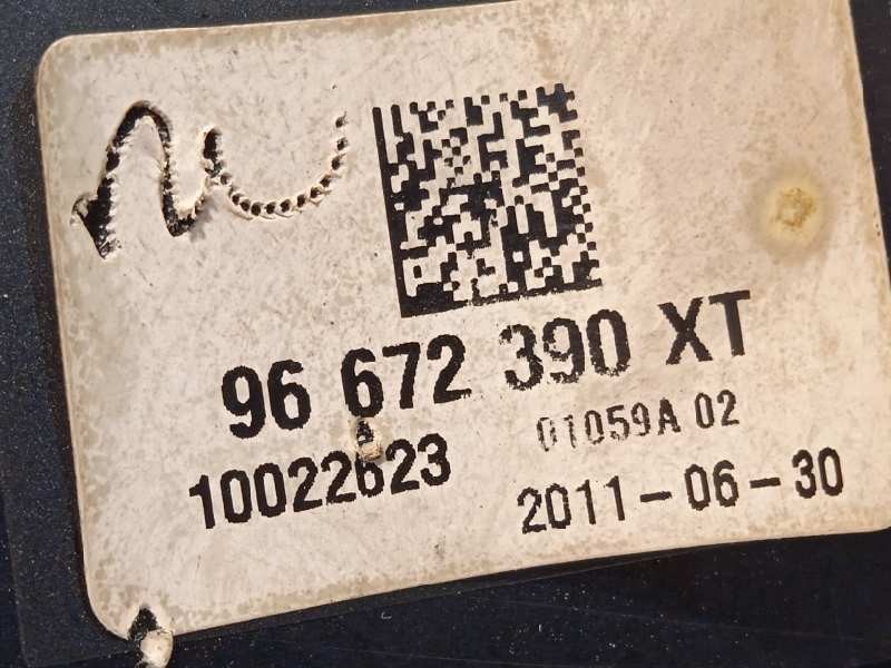 Recambio de mando multifuncion para peugeot 3008 hybrid4 referencia OEM IAM 96672390XT  