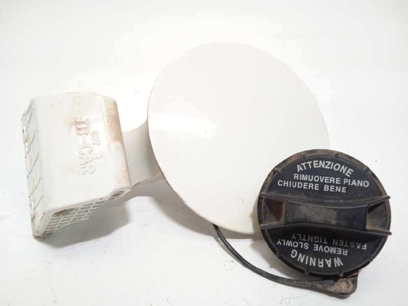 Recambio de tapa exterior combustible para hyundai i20 1.2 16v cat referencia OEM IAM 69510C7000  