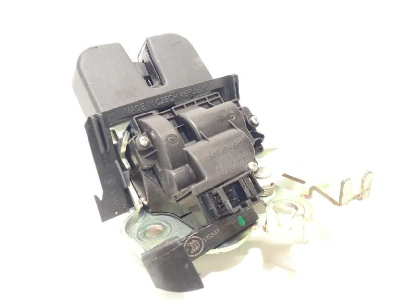 Recambio de cerradura maletero / porton para skoda fabia familiar 1.0 referencia OEM IAM 8R0827505A  