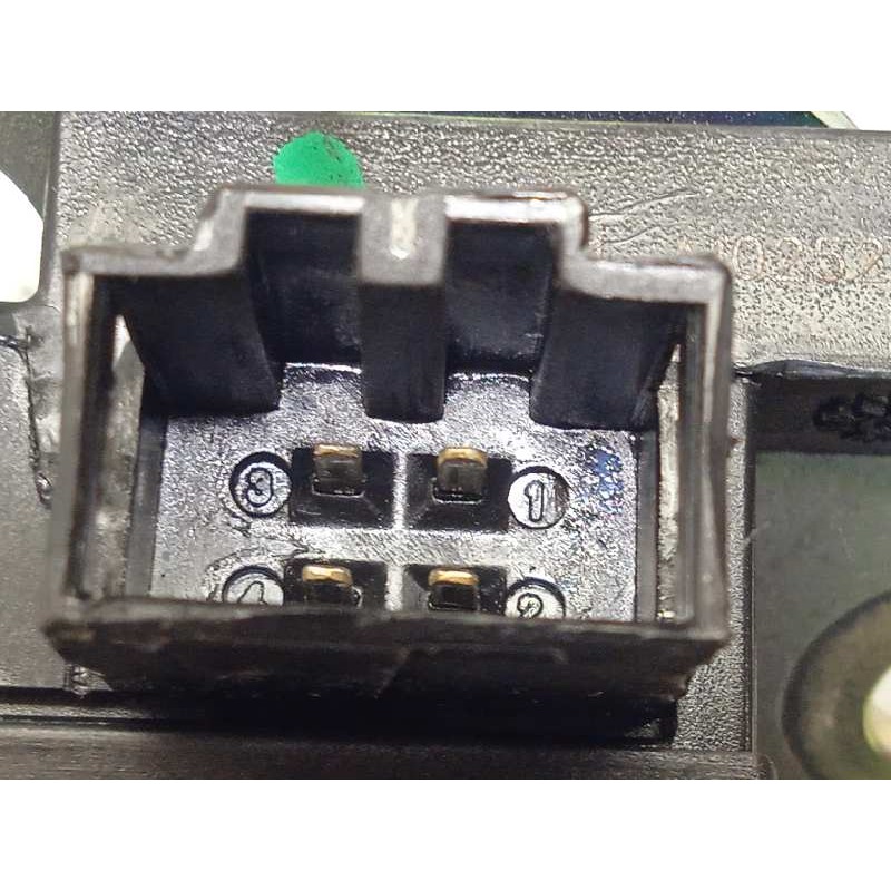 Recambio de cerradura maletero / porton para skoda fabia familiar 1.0 referencia OEM IAM 8R0827505A  