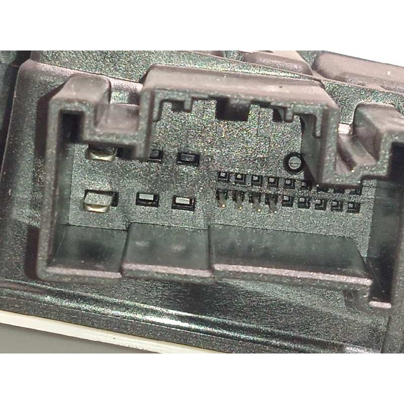 Recambio de elevalunas delantero derecho para skoda fabia familiar 1.0 referencia OEM IAM 6V0837462B  2Q2959882