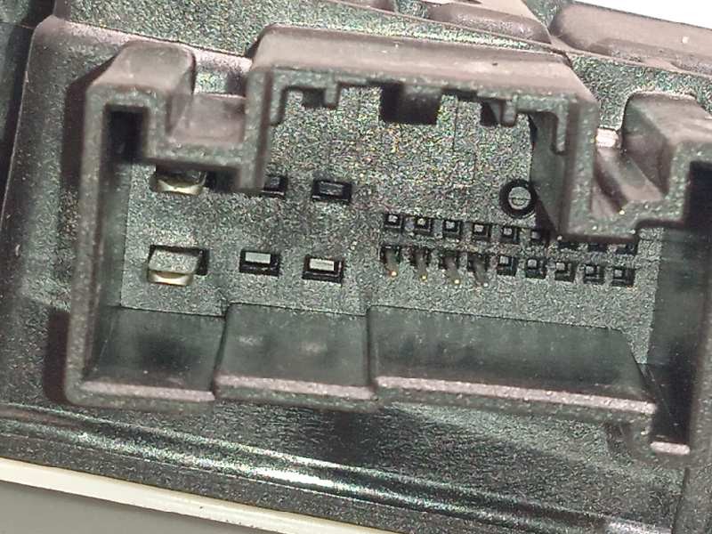 Recambio de elevalunas delantero derecho para skoda fabia familiar 1.0 referencia OEM IAM 6V0837462B  2Q2959882