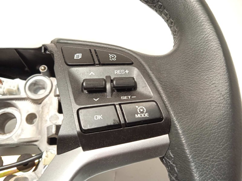 Recambio de volante para hyundai tucson referencia OEM IAM 56100D7AN0TRY  