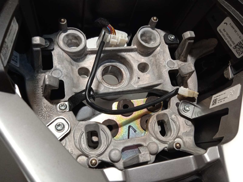 Recambio de volante para hyundai tucson referencia OEM IAM 56100D7AN0TRY  