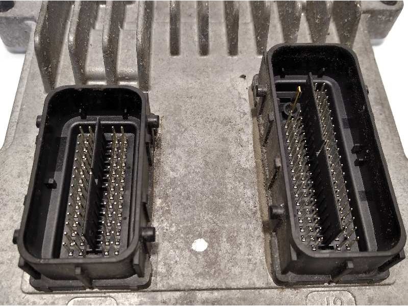 Recambio de centralita motor uce para opel corsa e selective referencia OEM IAM 12679197  