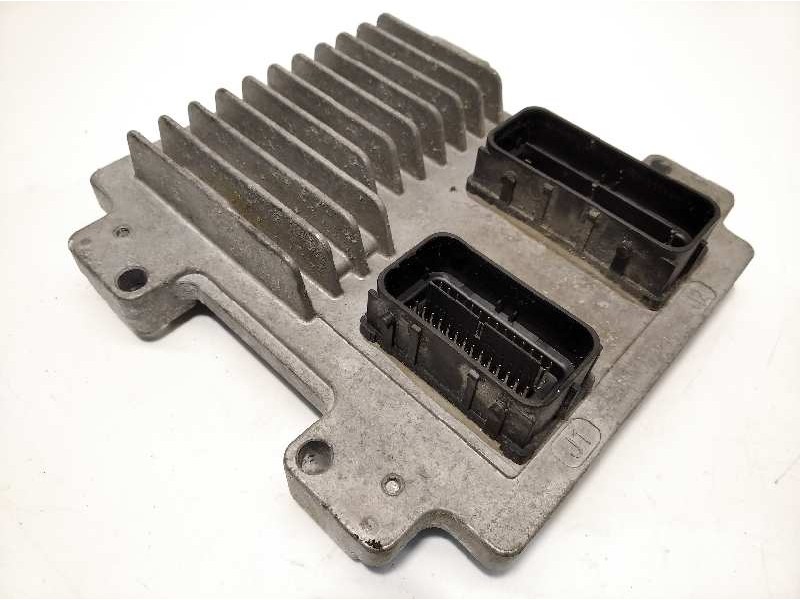 Recambio de centralita motor uce para opel corsa e selective referencia OEM IAM 12679197  