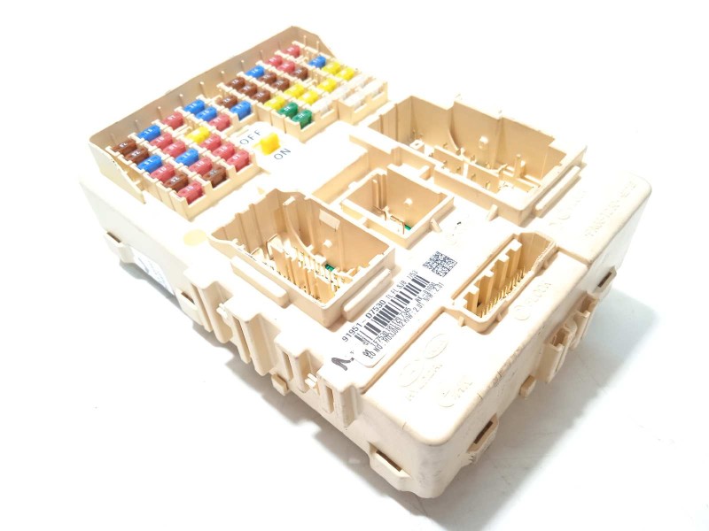 Recambio de caja reles / fusibles para hyundai tucson referencia OEM IAM 91951D7530  