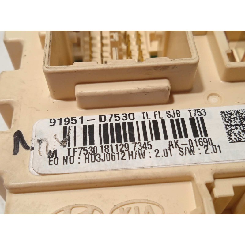 Recambio de caja reles / fusibles para hyundai tucson referencia OEM IAM 91951D7530  