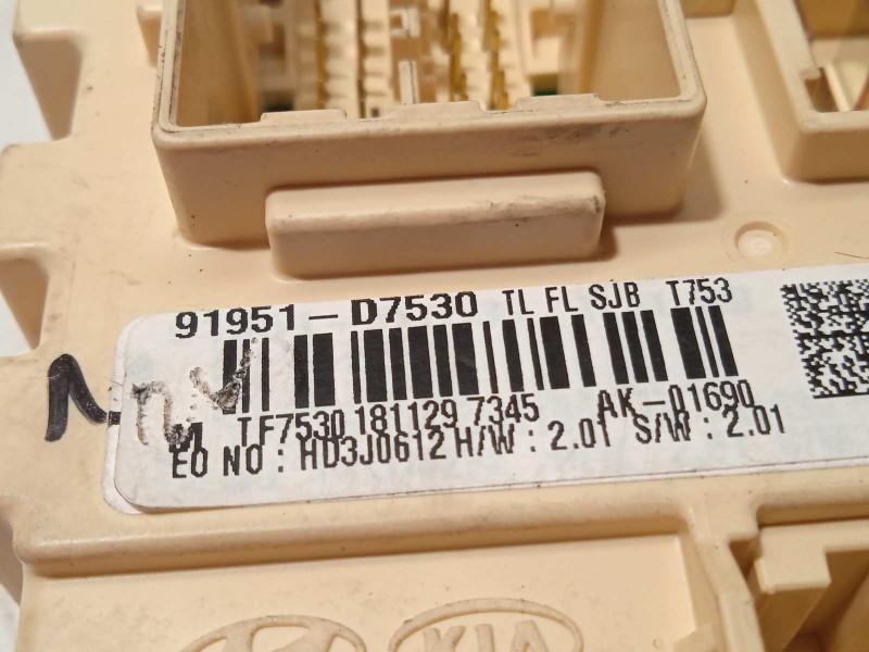 Recambio de caja reles / fusibles para hyundai tucson referencia OEM IAM 91951D7530  