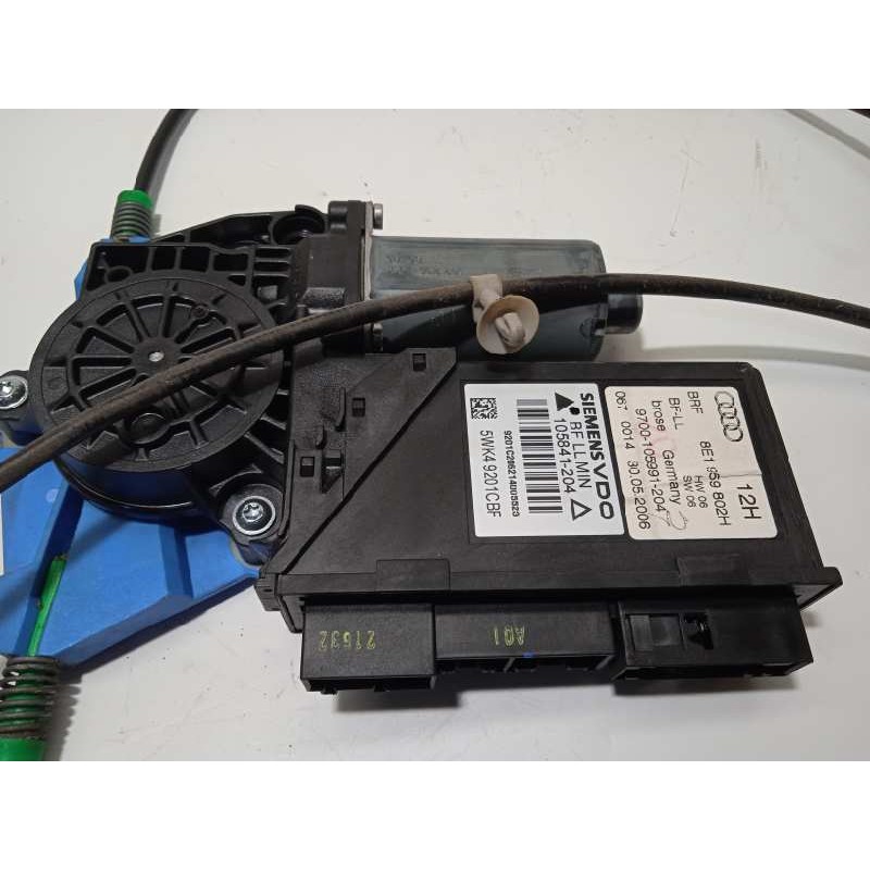 Recambio de elevalunas delantero derecho para audi a4 berlina (8e) 2.0 referencia OEM IAM 8E0837462B  